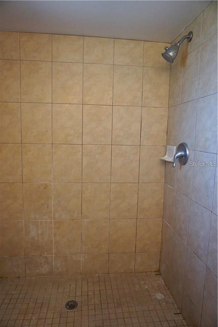 BOCA CIEGA RIDGE 6TH ADD - Residential Lease