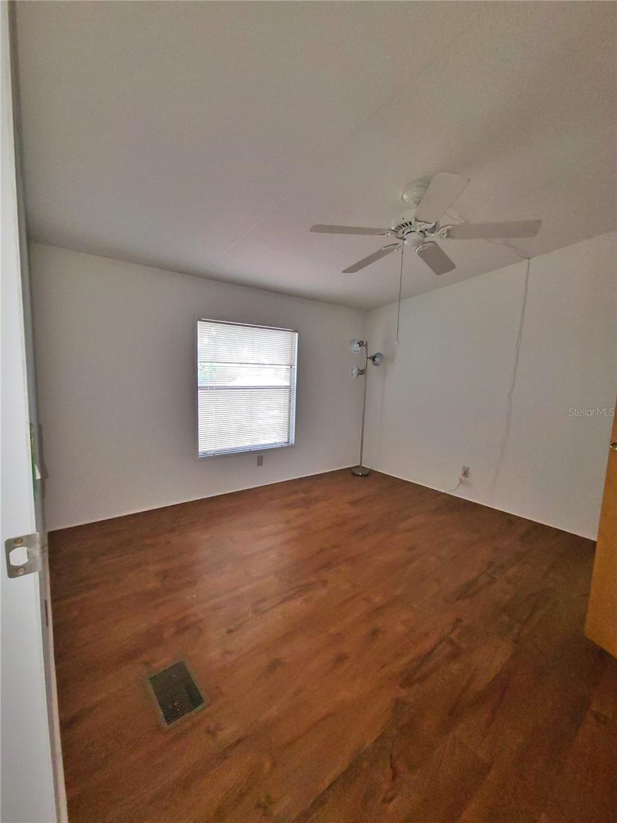 LADY LAKE EPCAY ESTATES LT 01 - Residential