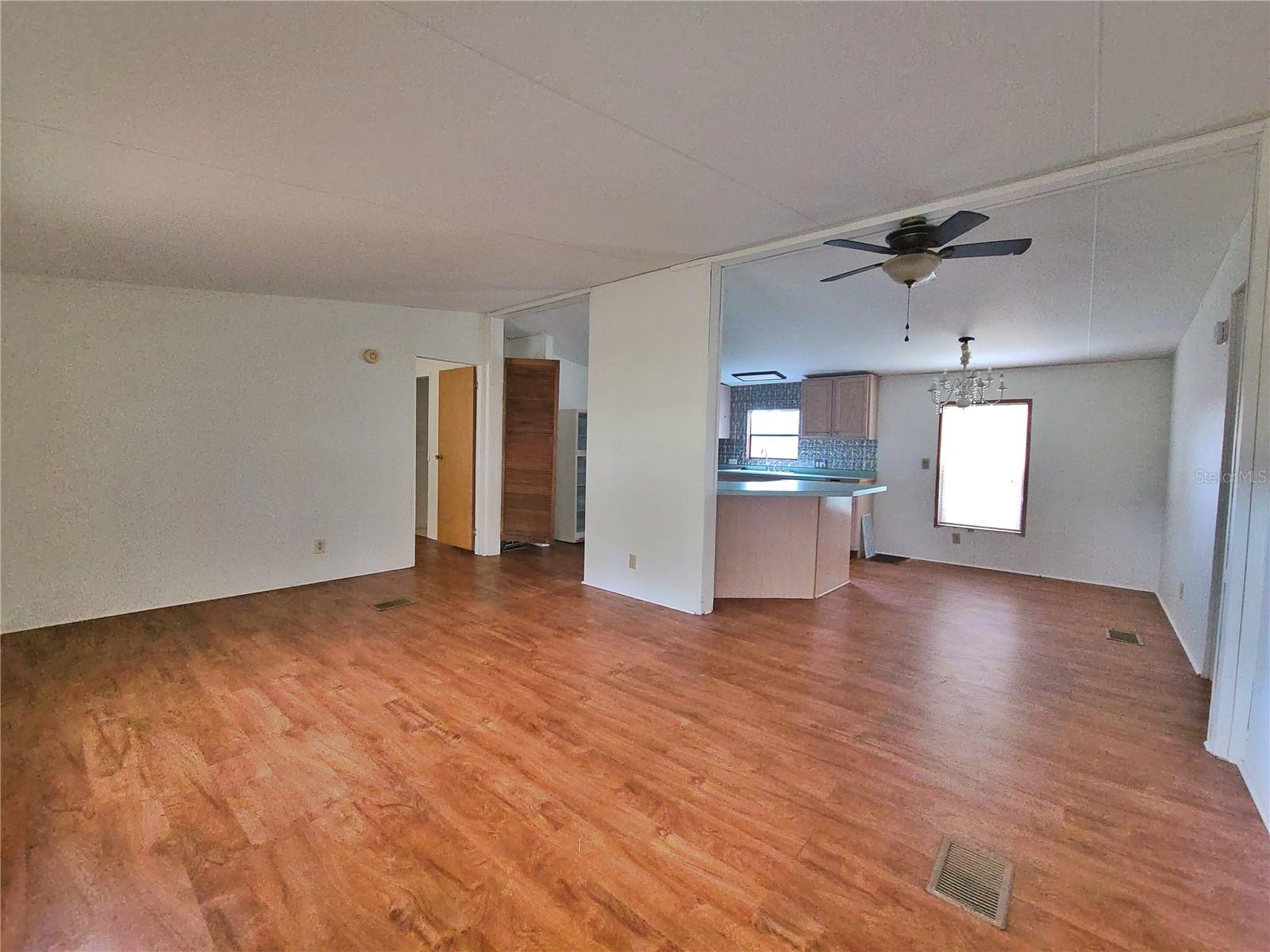 LADY LAKE EPCAY ESTATES LT 01 - Residential