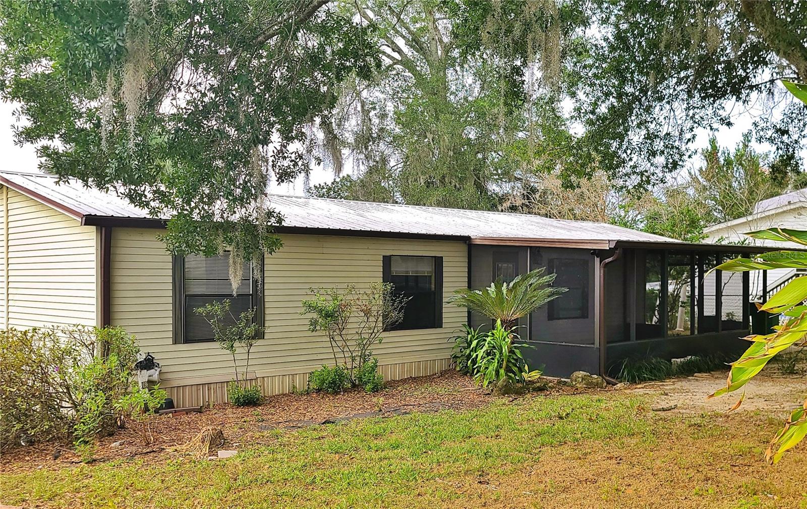 LADY LAKE EPCAY ESTATES LT 01 - Residential