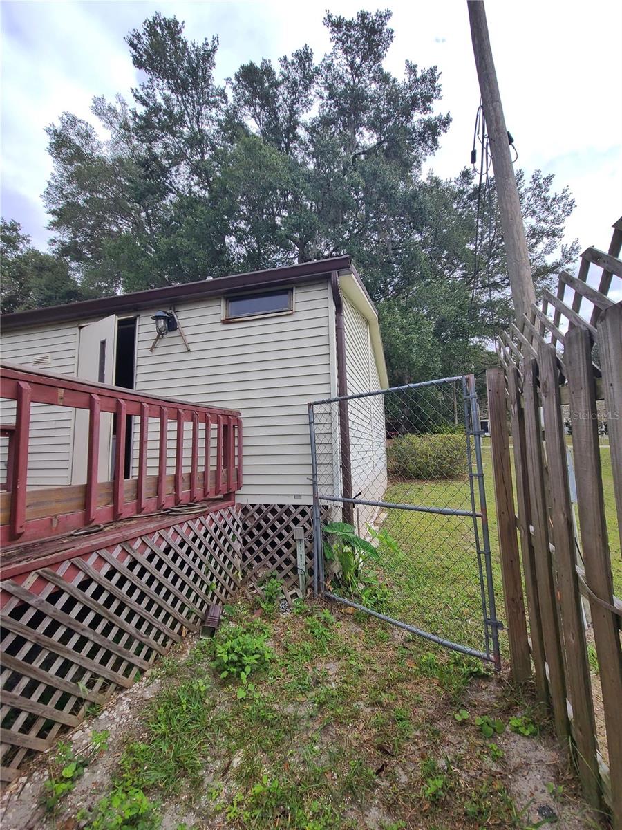 LADY LAKE EPCAY ESTATES LT 01 - Residential