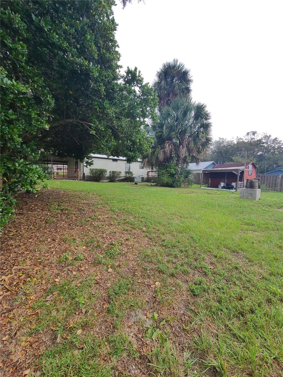 LADY LAKE EPCAY ESTATES LT 01 - Residential