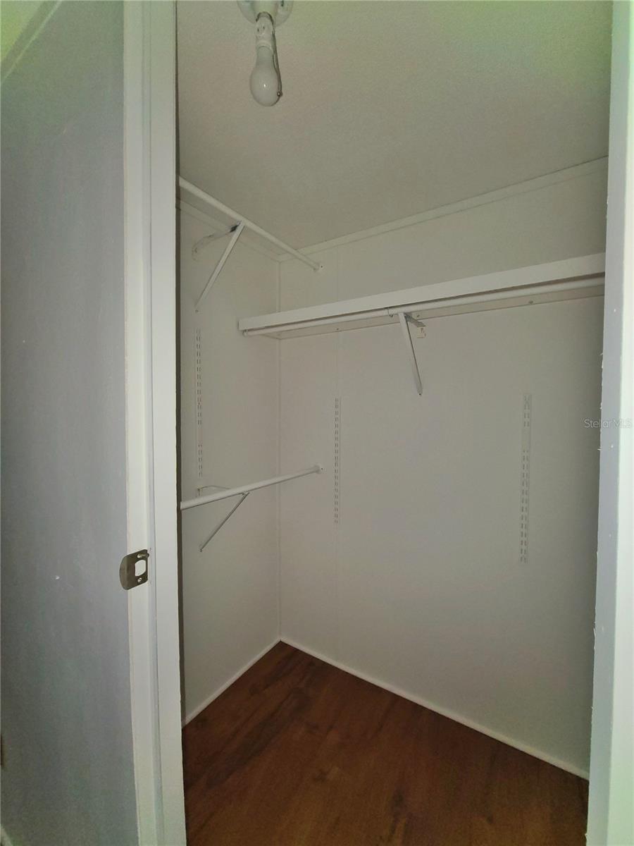 LADY LAKE EPCAY ESTATES LT 01 - Residential