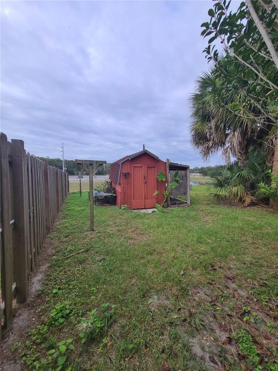 LADY LAKE EPCAY ESTATES LT 01 - Residential