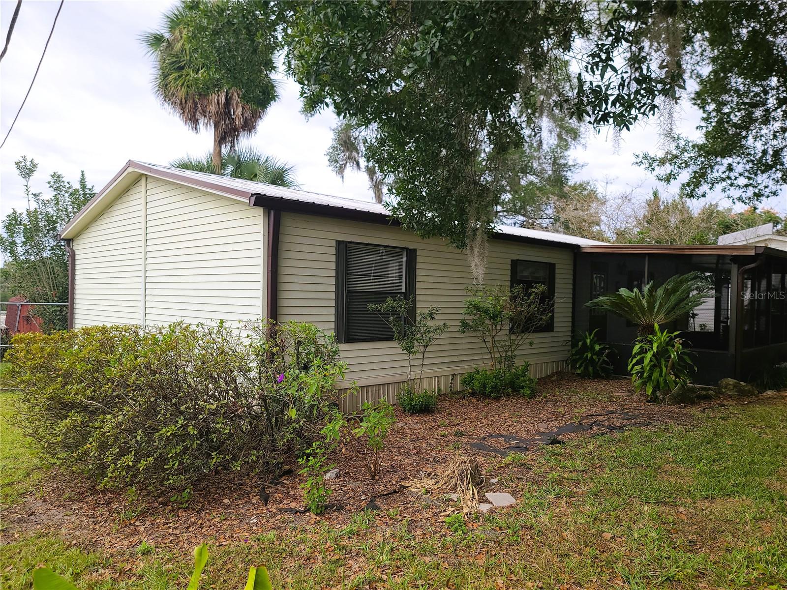 LADY LAKE EPCAY ESTATES LT 01 - Residential