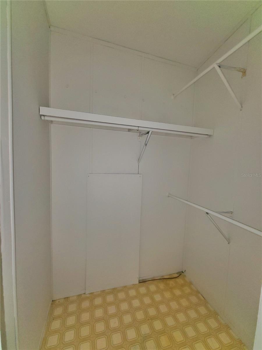 LADY LAKE EPCAY ESTATES LT 01 - Residential