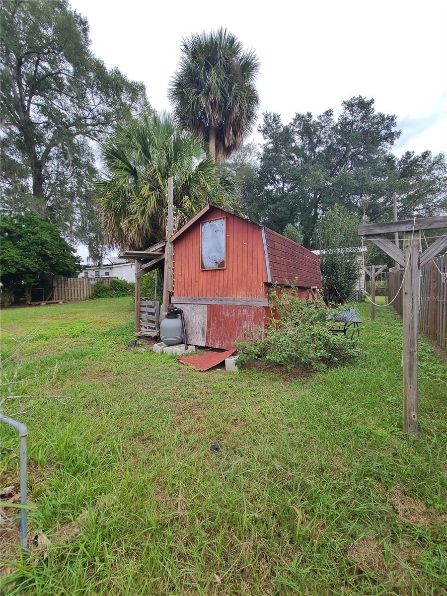 LADY LAKE EPCAY ESTATES LT 01 - Residential