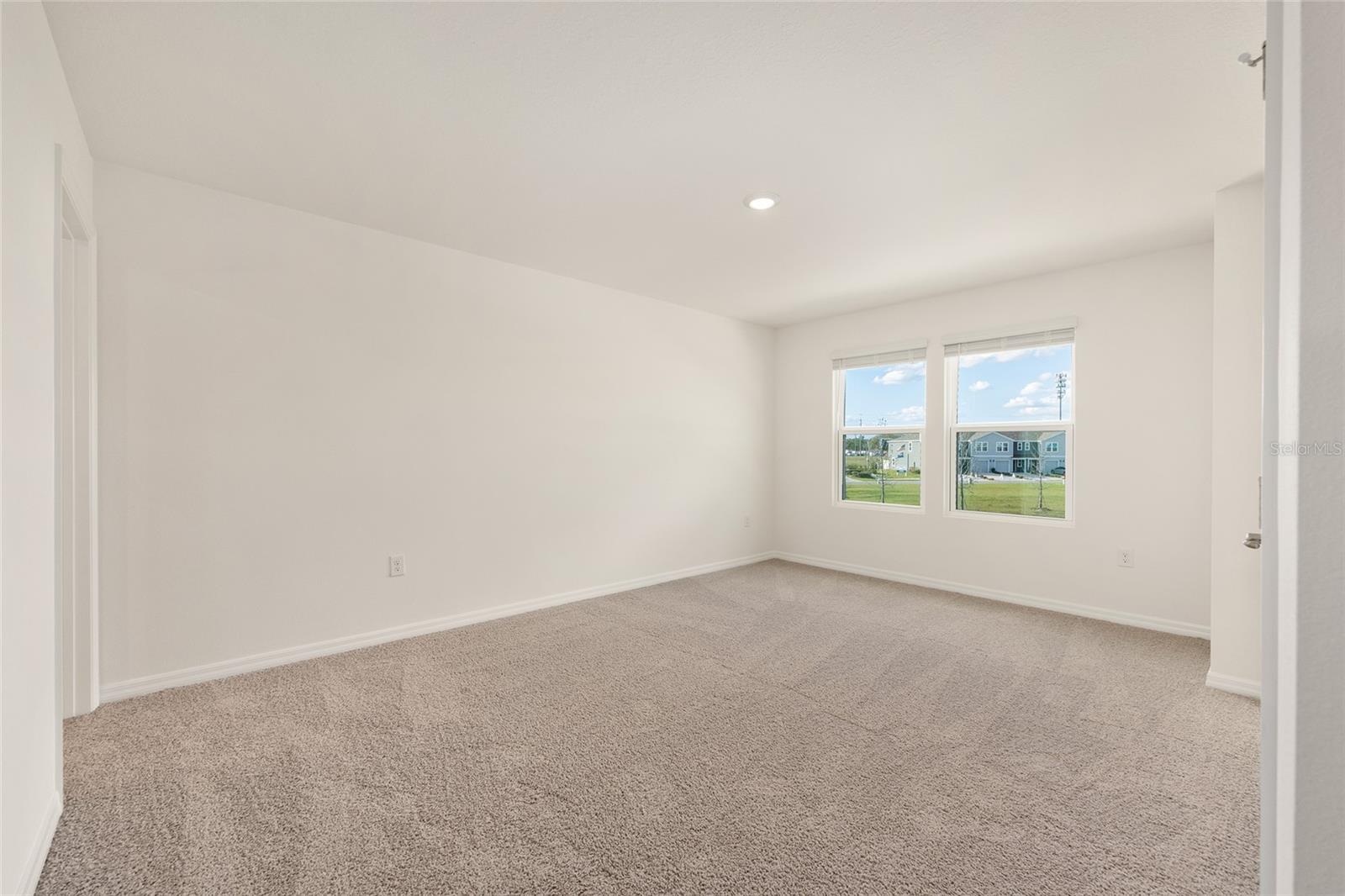 LAUREL COMMONS - Residential Lease