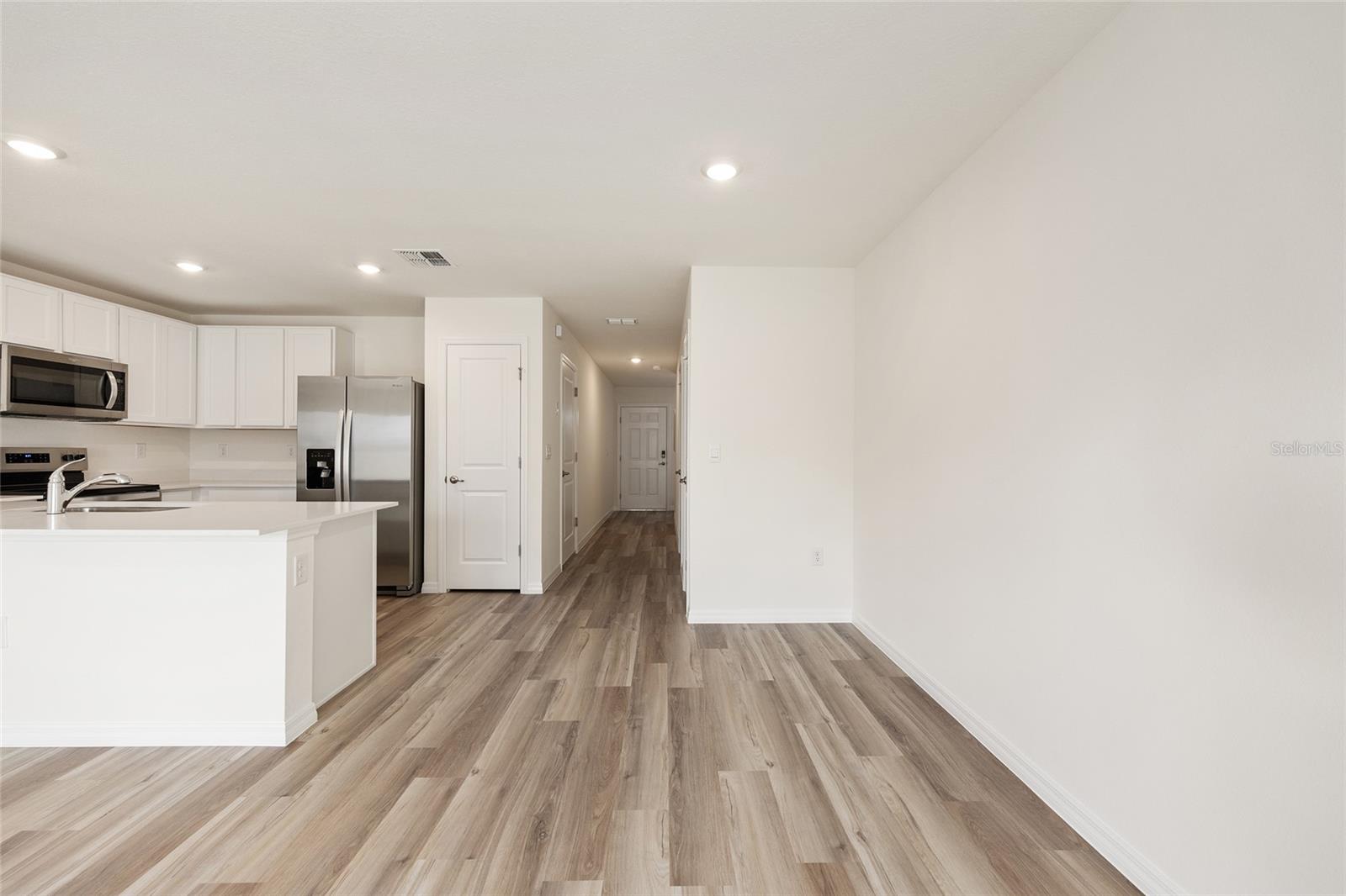 LAUREL COMMONS - Residential Lease