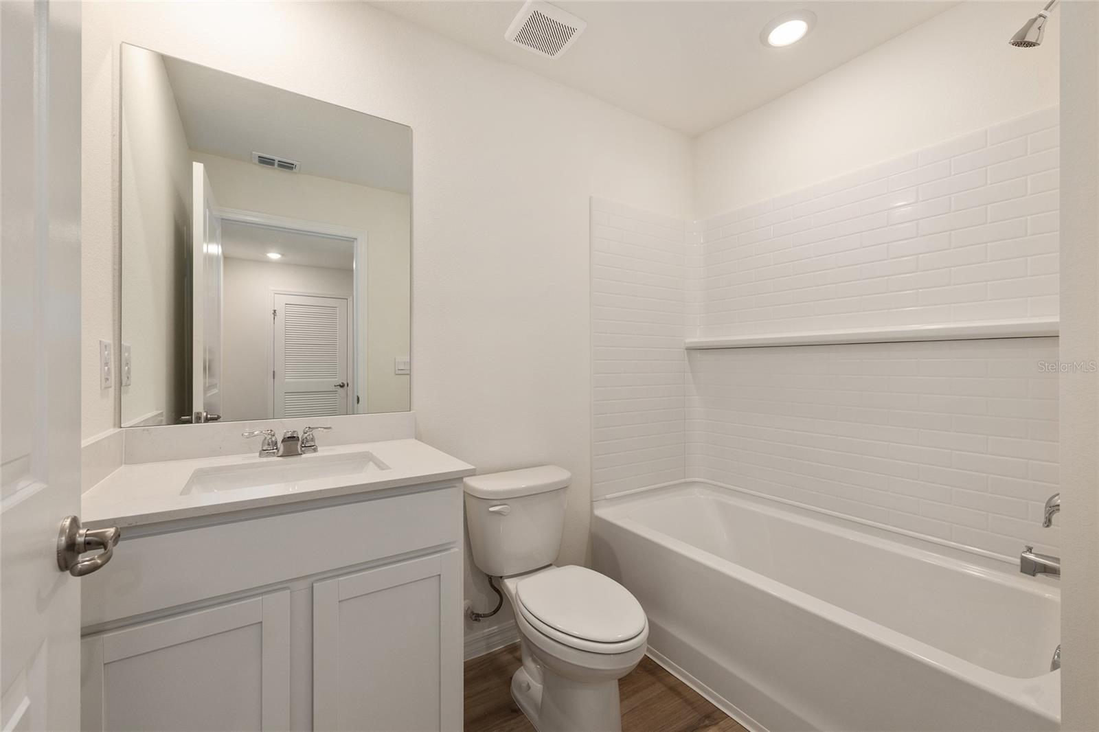 LAUREL COMMONS - Residential Lease