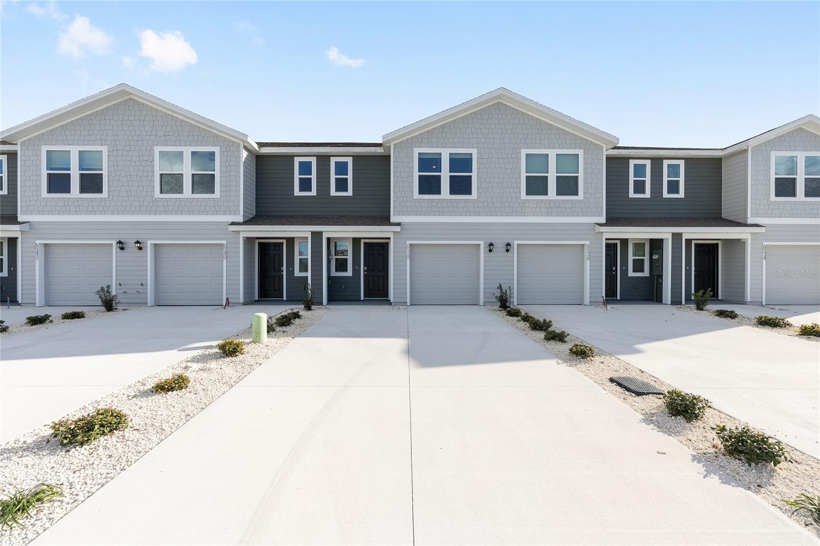 LAUREL COMMONS - Residential Lease