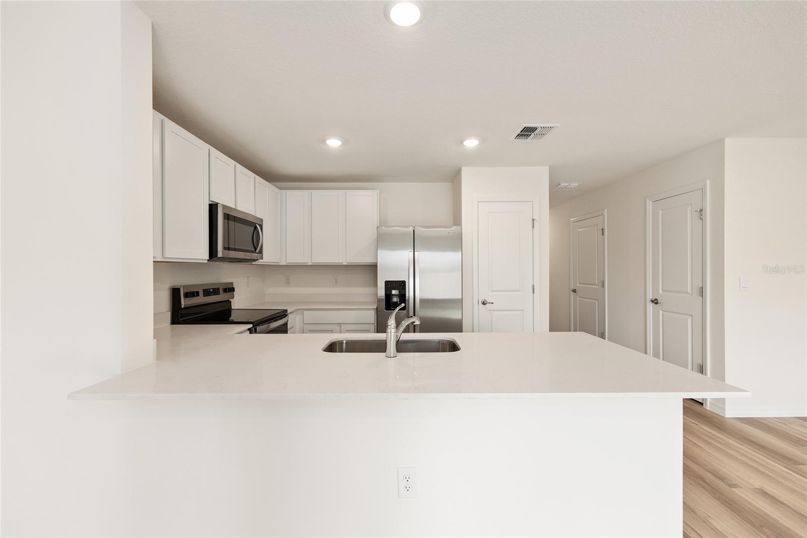 LAUREL COMMONS - Residential Lease