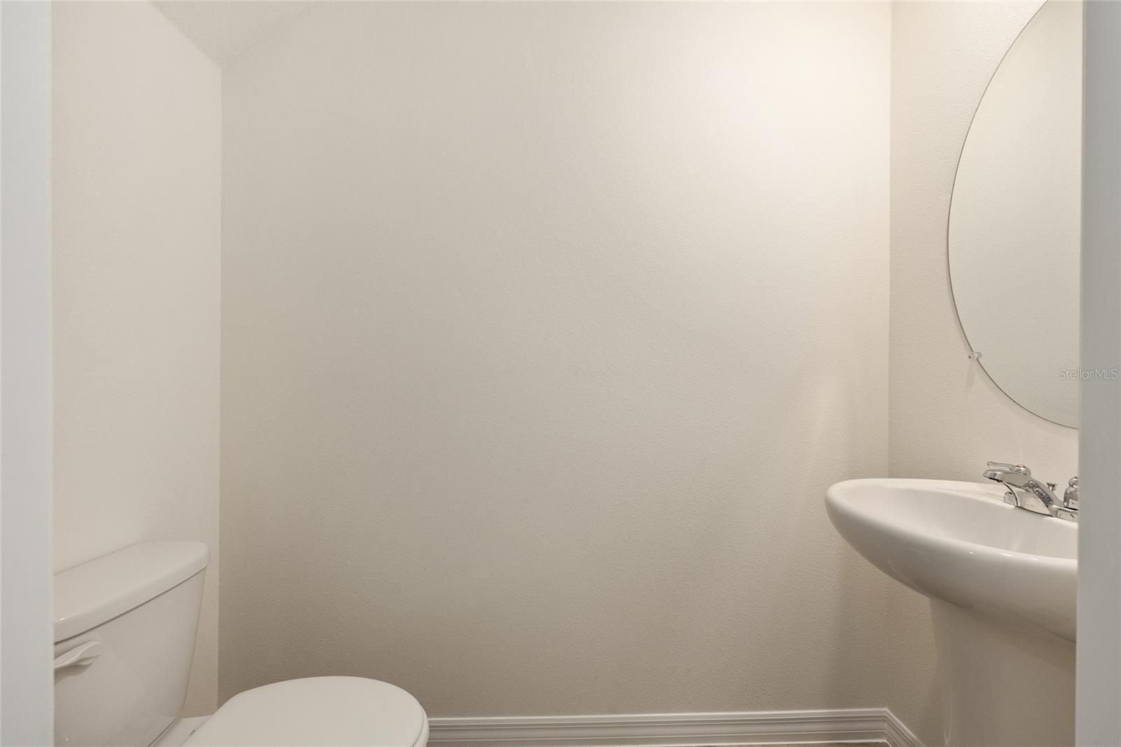 LAUREL COMMONS - Residential Lease