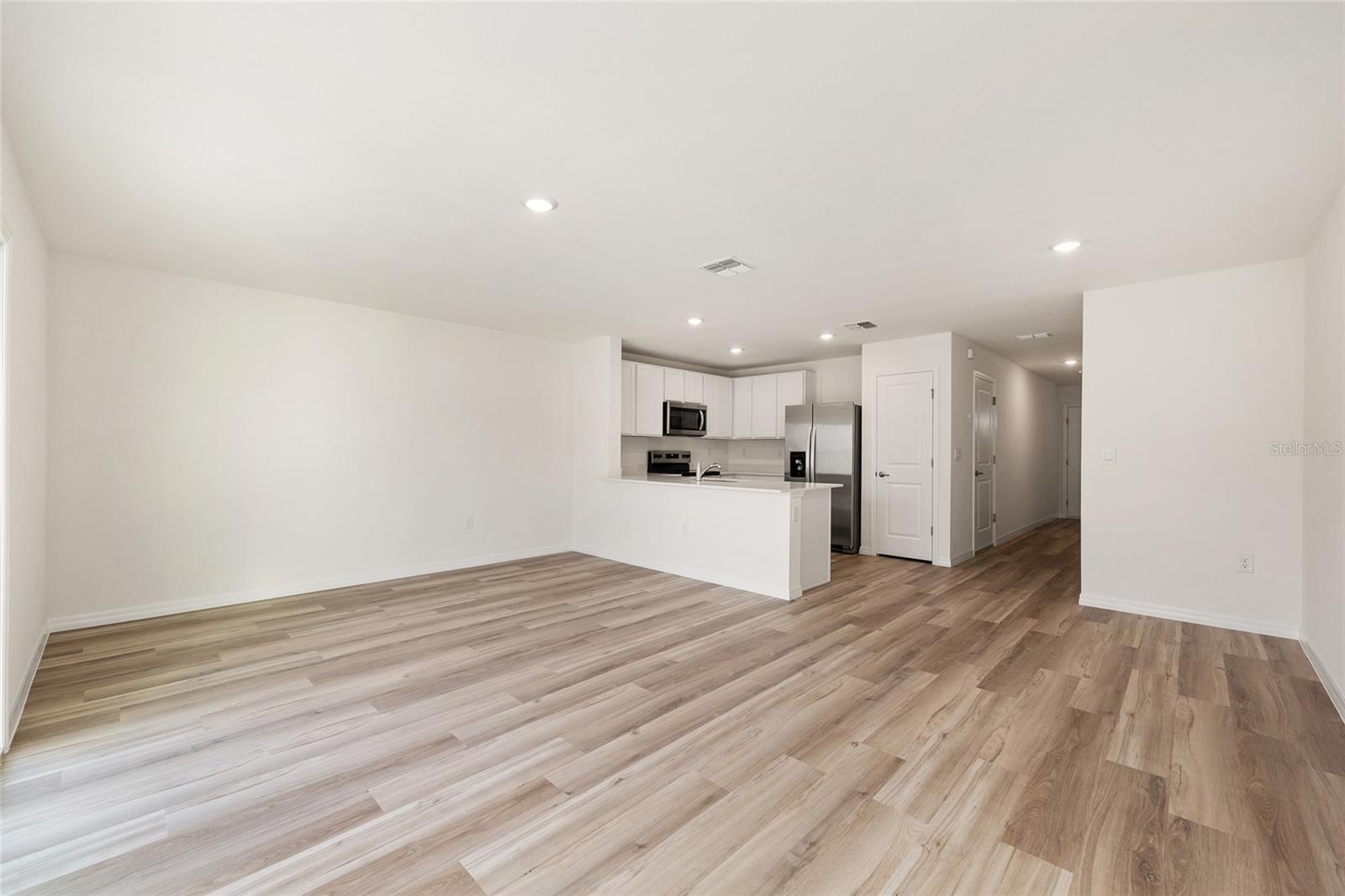 LAUREL COMMONS - Residential Lease