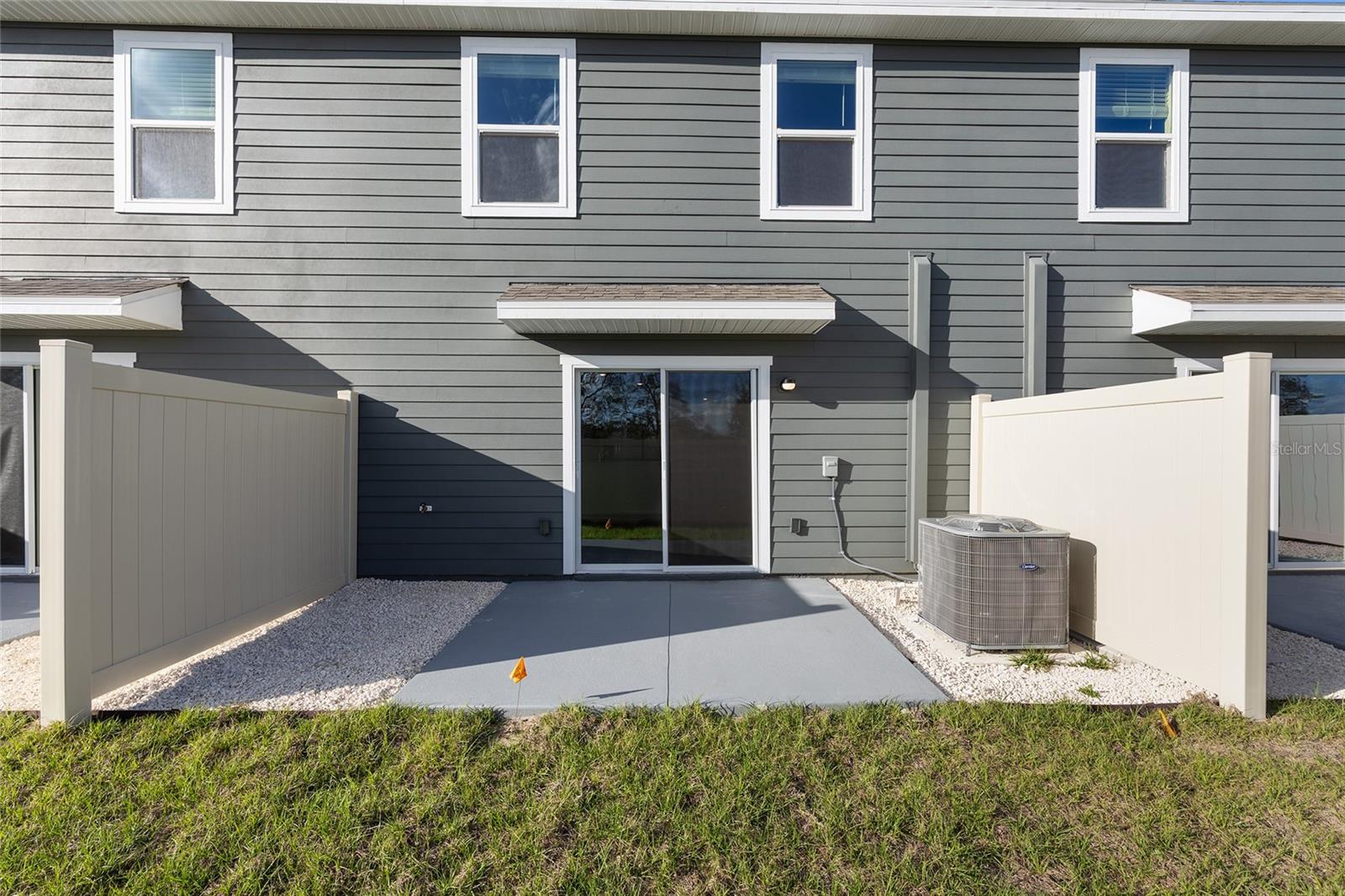 LAUREL COMMONS - Residential Lease