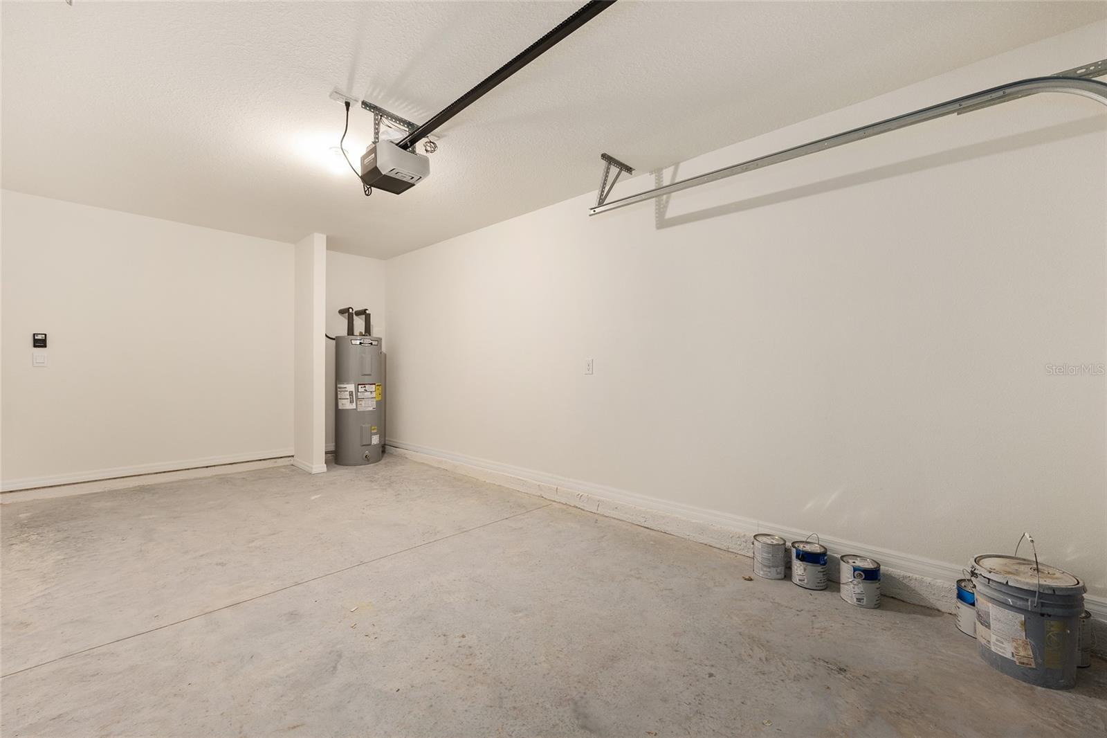 LAUREL COMMONS - Residential Lease