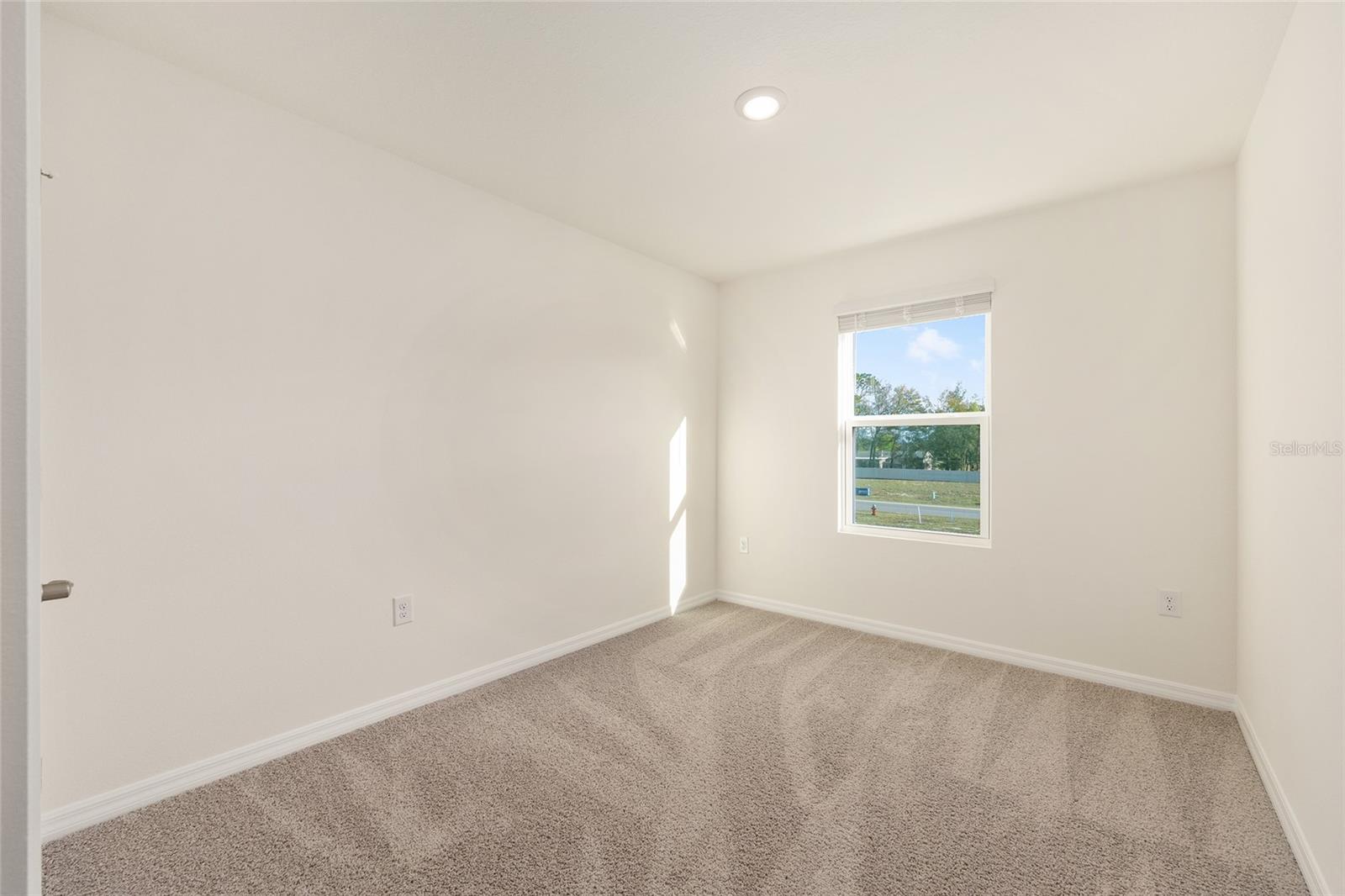 LAUREL COMMONS - Residential Lease