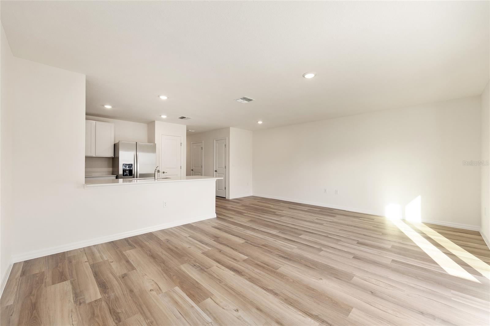 LAUREL COMMONS - Residential Lease