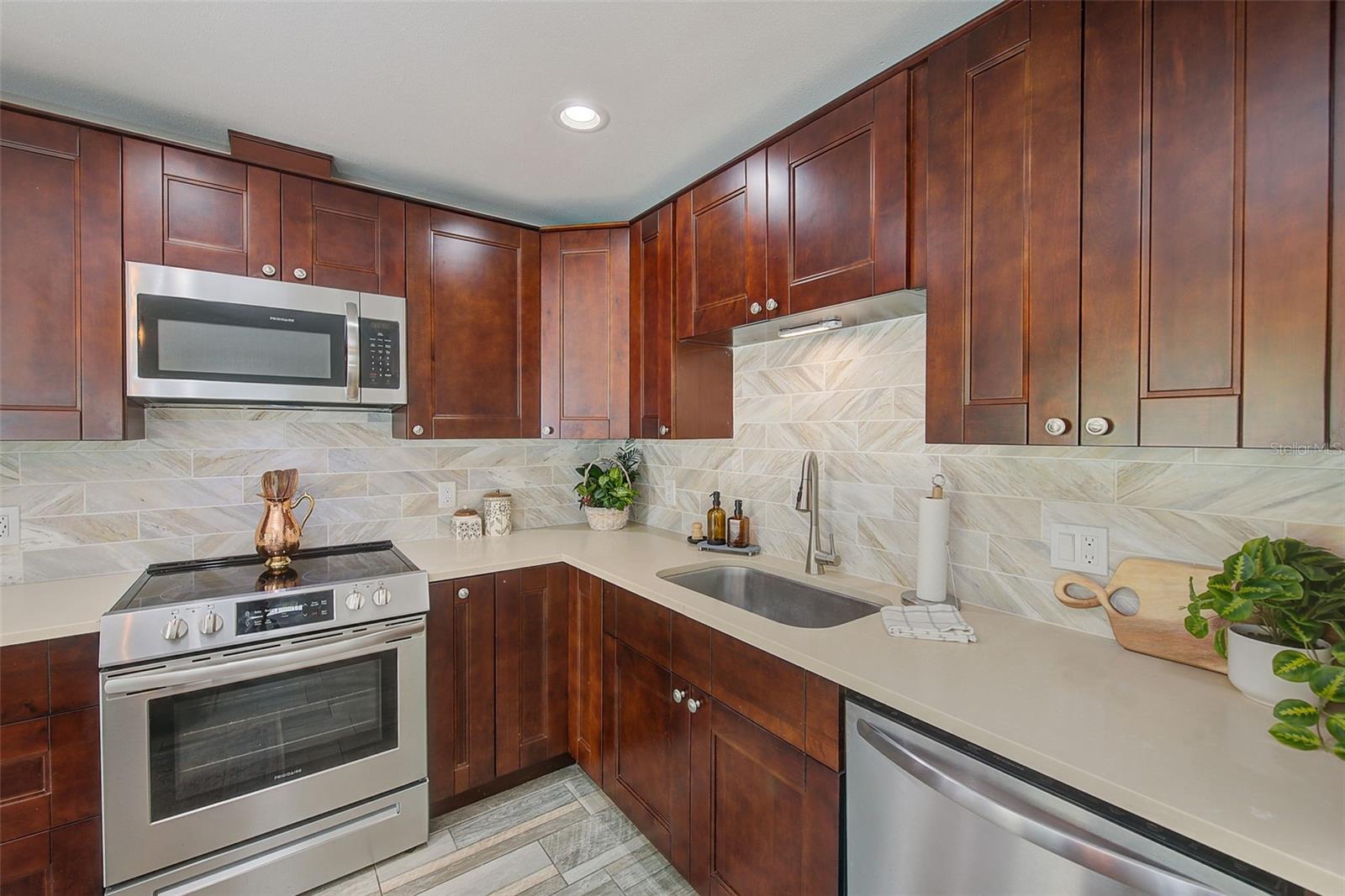 SUNNY BREEZE SUB - Residential Income