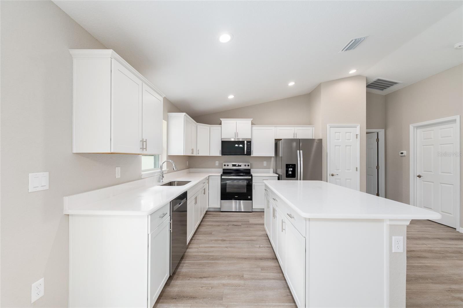 SILVER SPRINGS SHORES - Residential