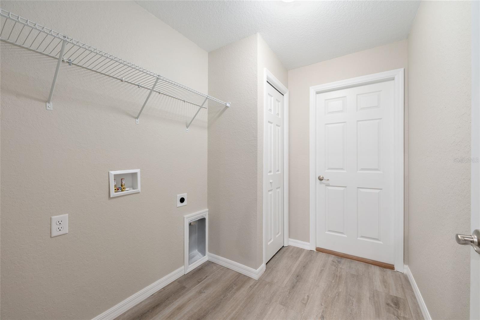 SILVER SPRINGS SHORES - Residential