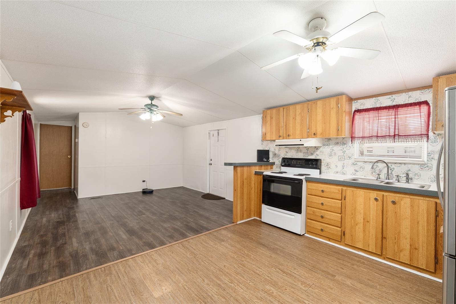 CLASSIC HILLS - Residential