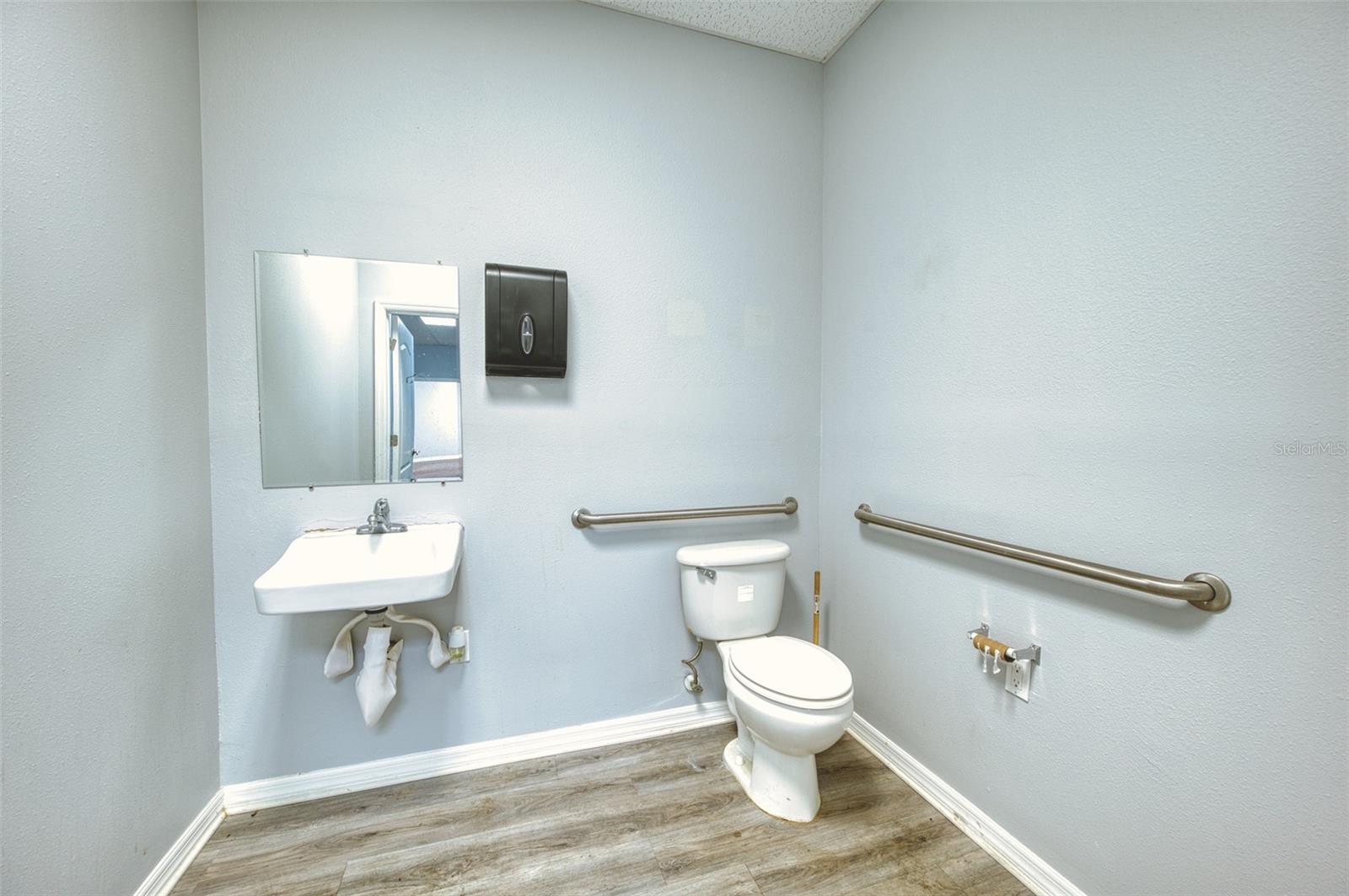 EAST POINTE PARK - Commercial Lease