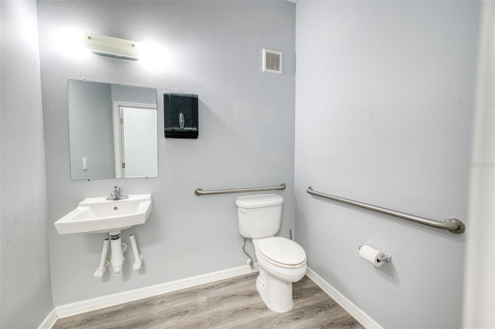 EAST POINTE PARK - Commercial Lease