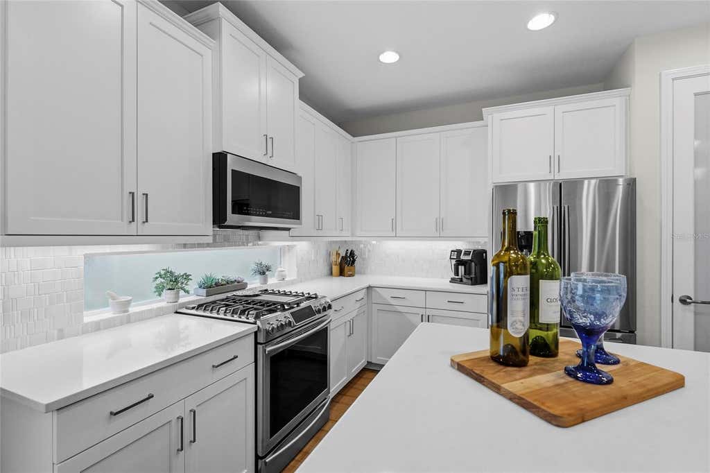 Photo of 7523 Campus Cove, Sarasota, FL 34243 (MLS # A4695649)