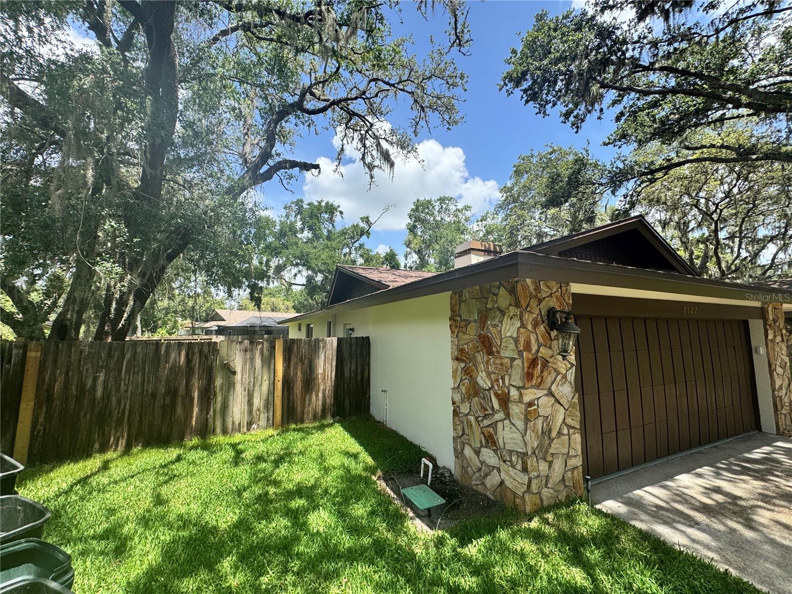 2102 DOEFIELD COURT