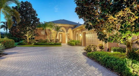 Photo of 7836 Valderrama Way, Lakewood Ranch, FL 34202 (MLS # A4707924)