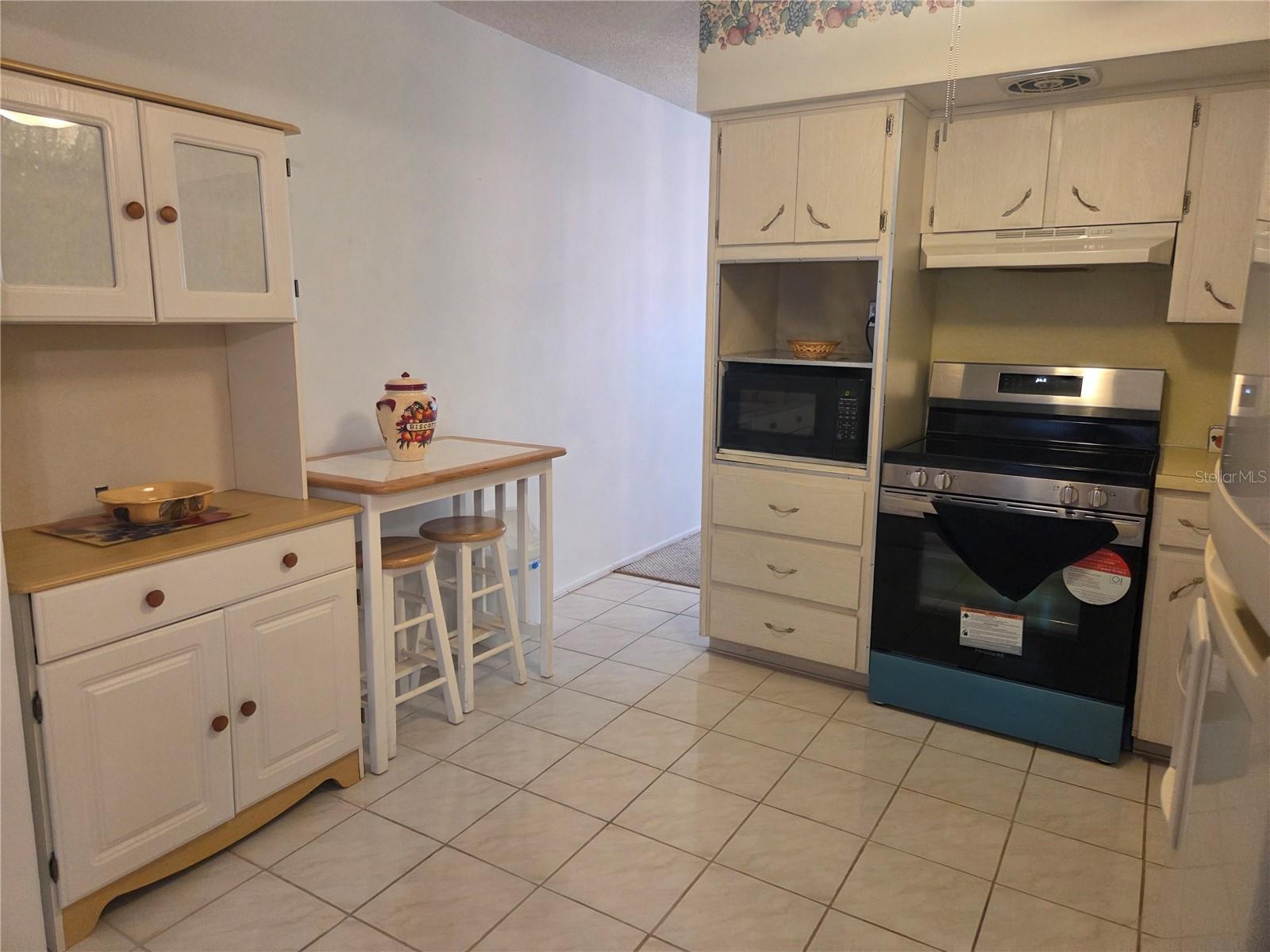 ON TOP OF THE WORLD - Residential Lease