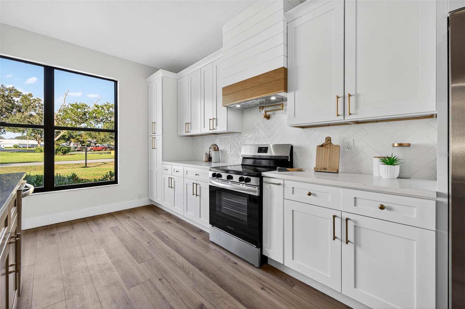 LAKE PADGETT ESTATES EAST - Residential