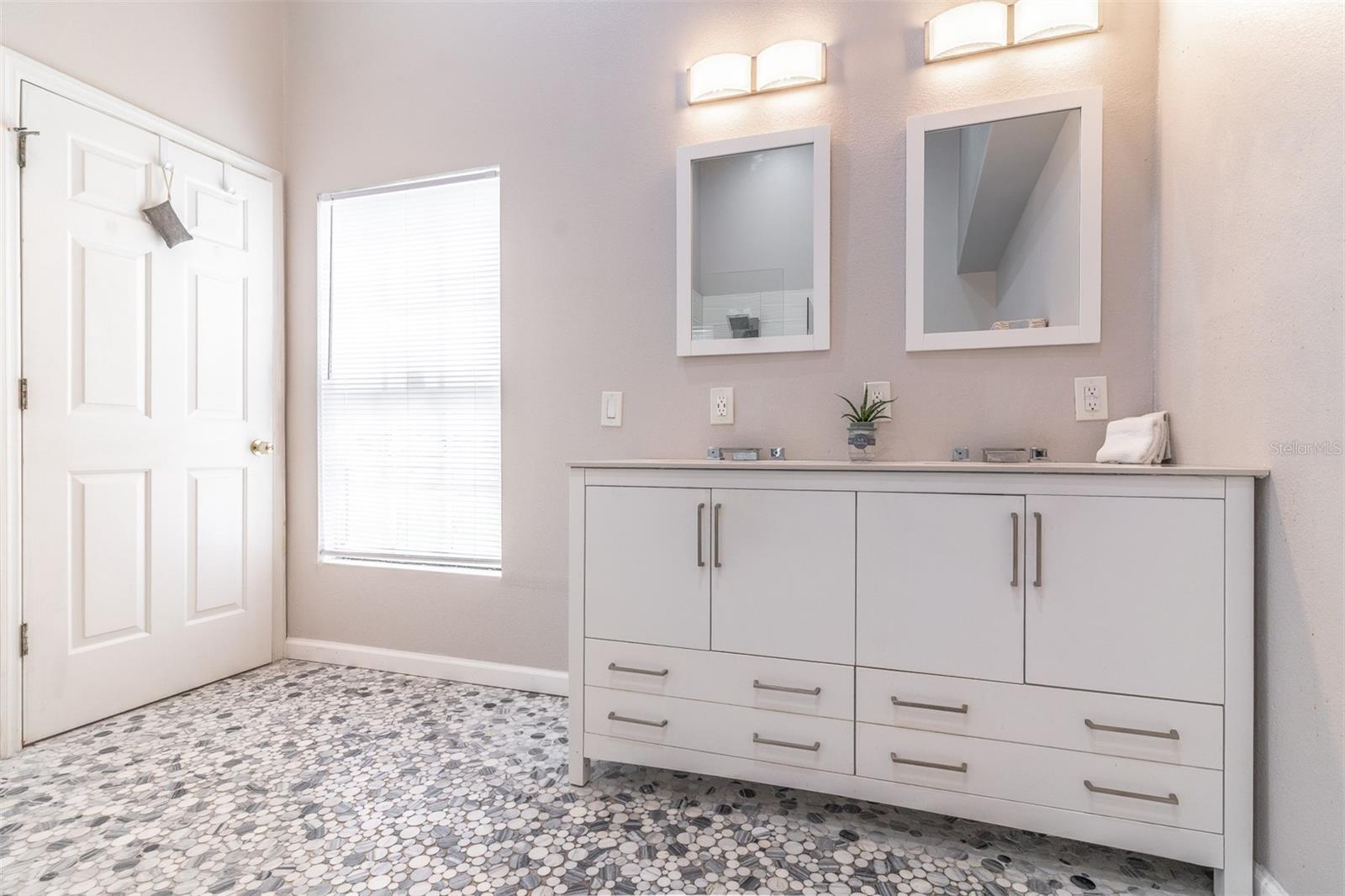 STURBRIDGE - Residential