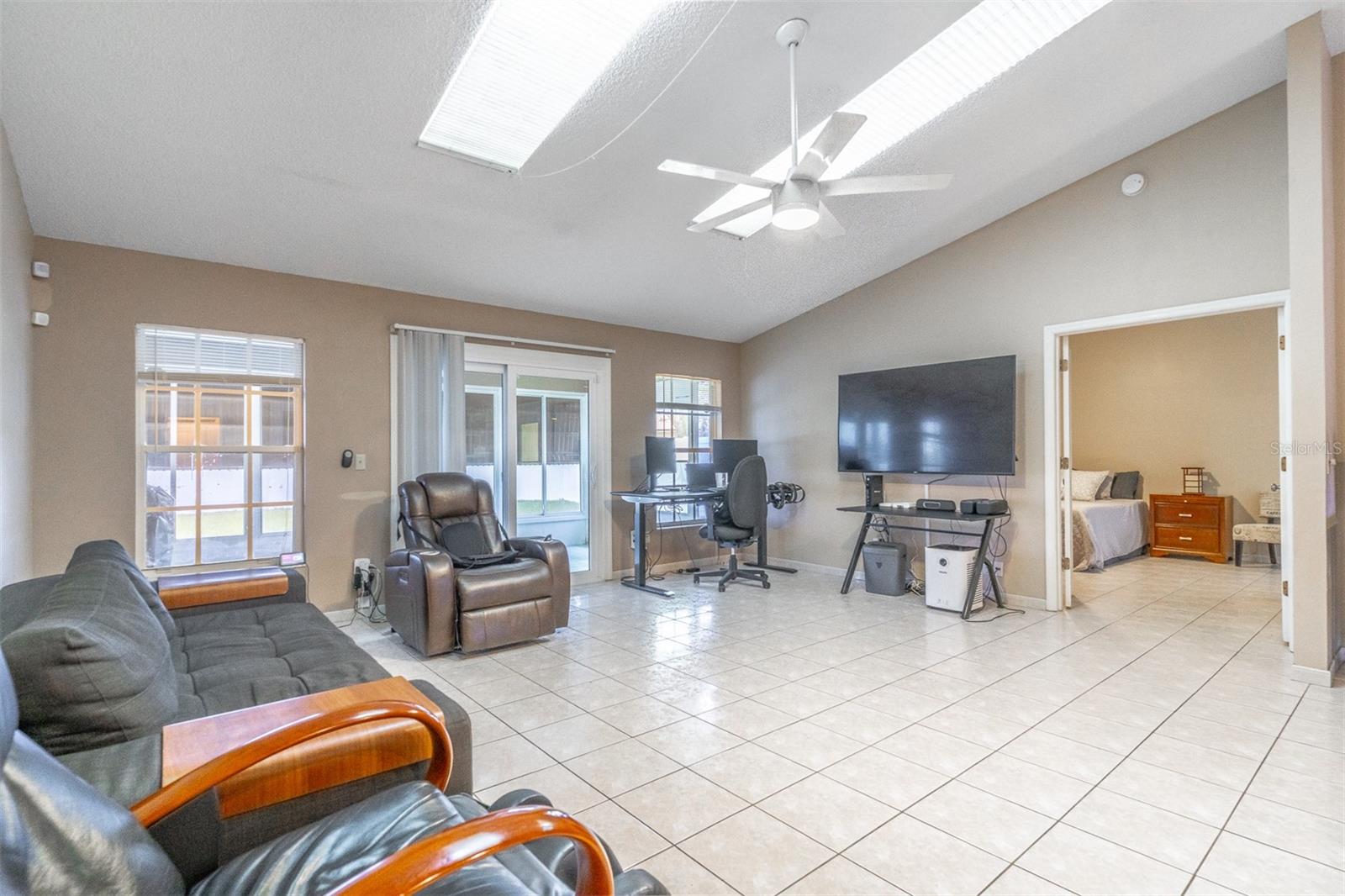 STURBRIDGE - Residential