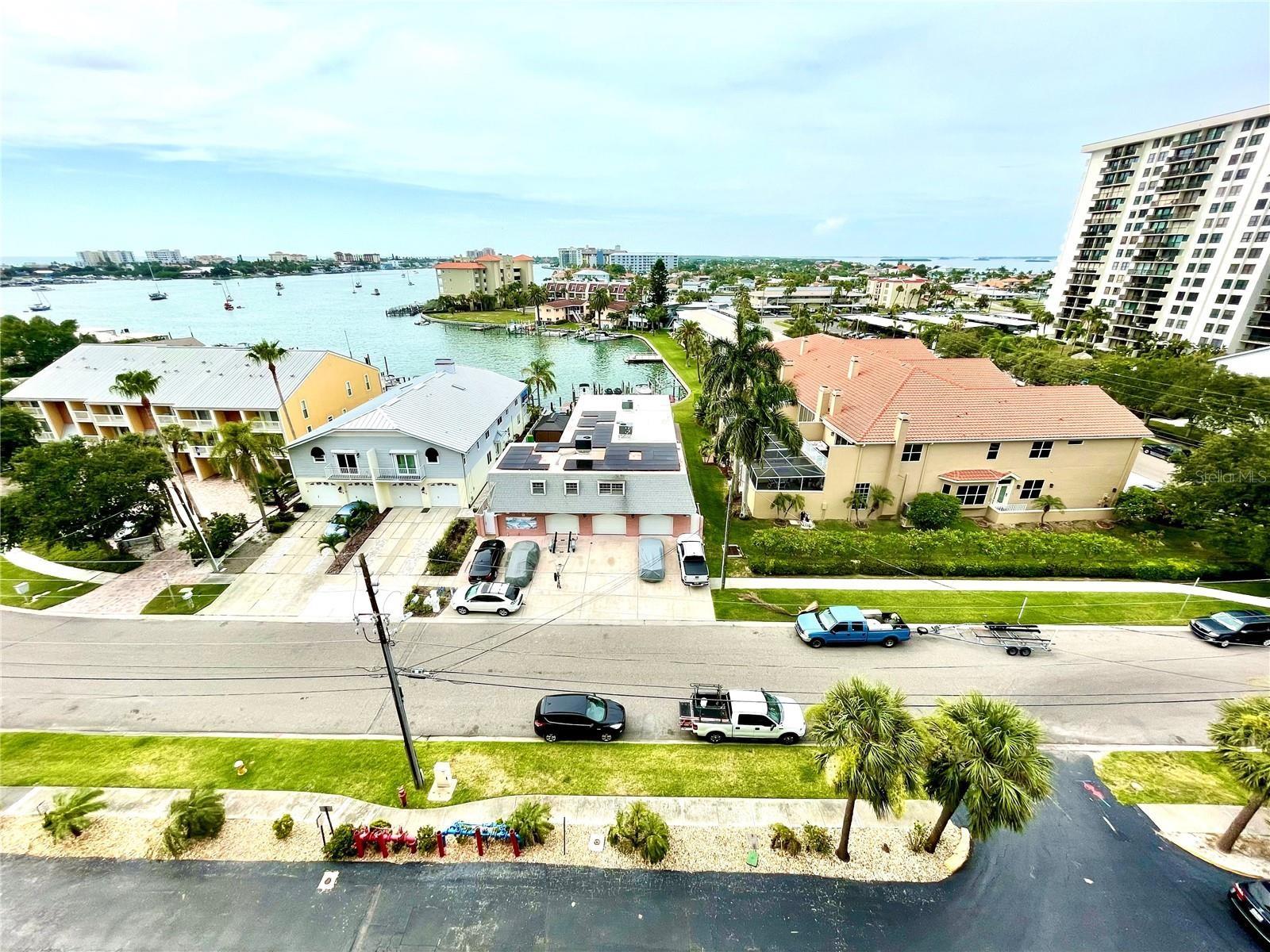 255 DOLPHIN POINT 909