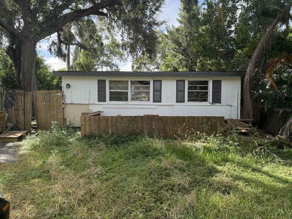Photo of 1117 15th Avenue NW, Largo, FL 33770 (MLS # TB8437653)