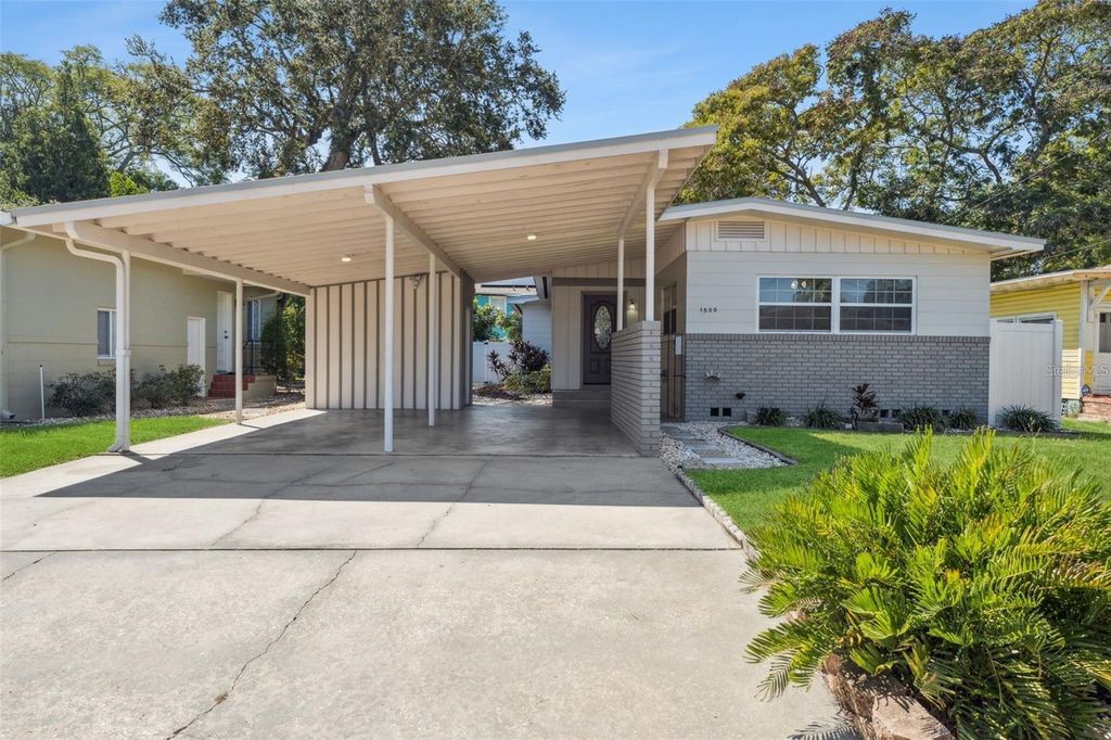 Photo of 1500 Pinecrest Place, Orlando, FL 32803 (MLS # O6377621)