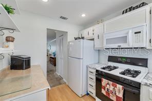 PARADISE SHORES - Residential Lease