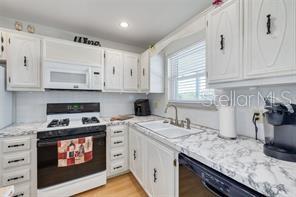 PARADISE SHORES - Residential Lease