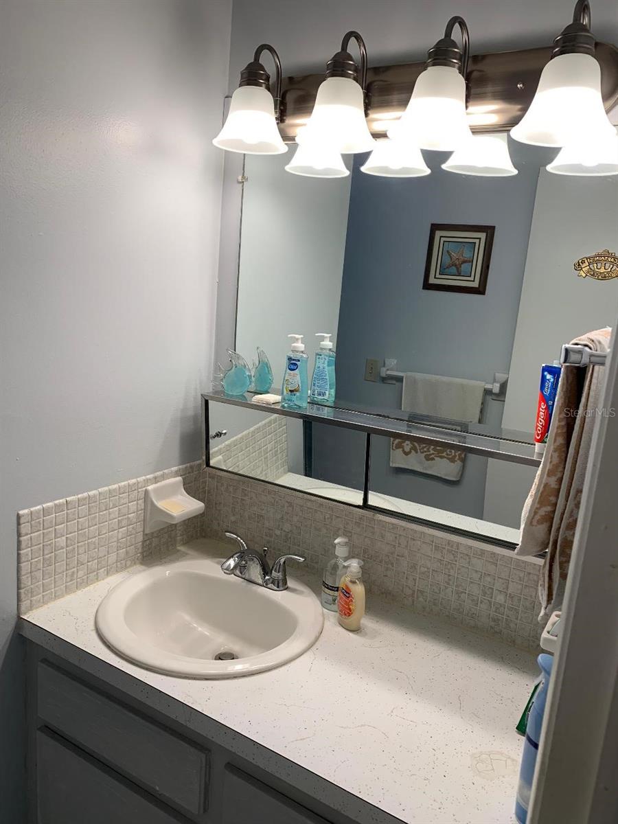 PARADISE SHORES - Residential Lease