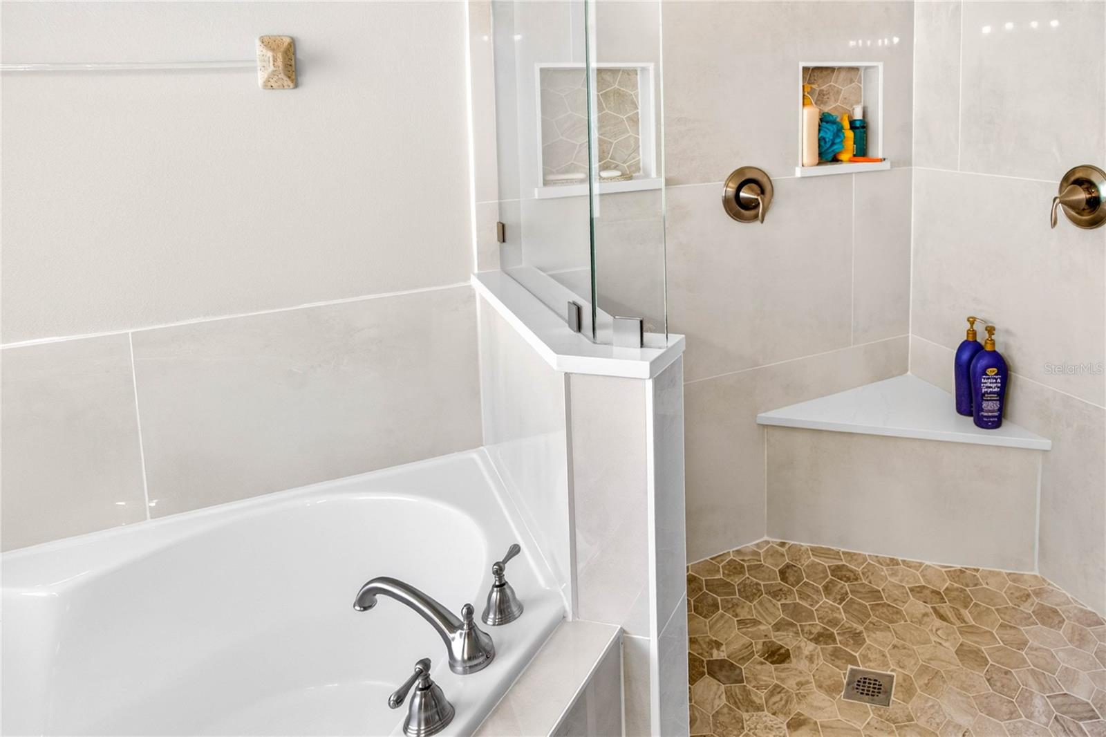 EAST LAKE RESERVE AT NARCOOSSEE UNIT 3 - Residential