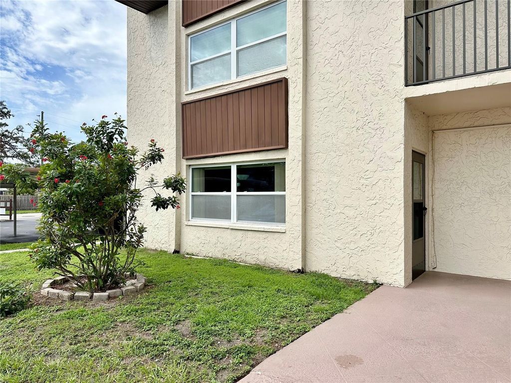 Photo of 208 NE Monroe Circle N #101, St Petersburg, FL 33702 (MLS # OM704747)