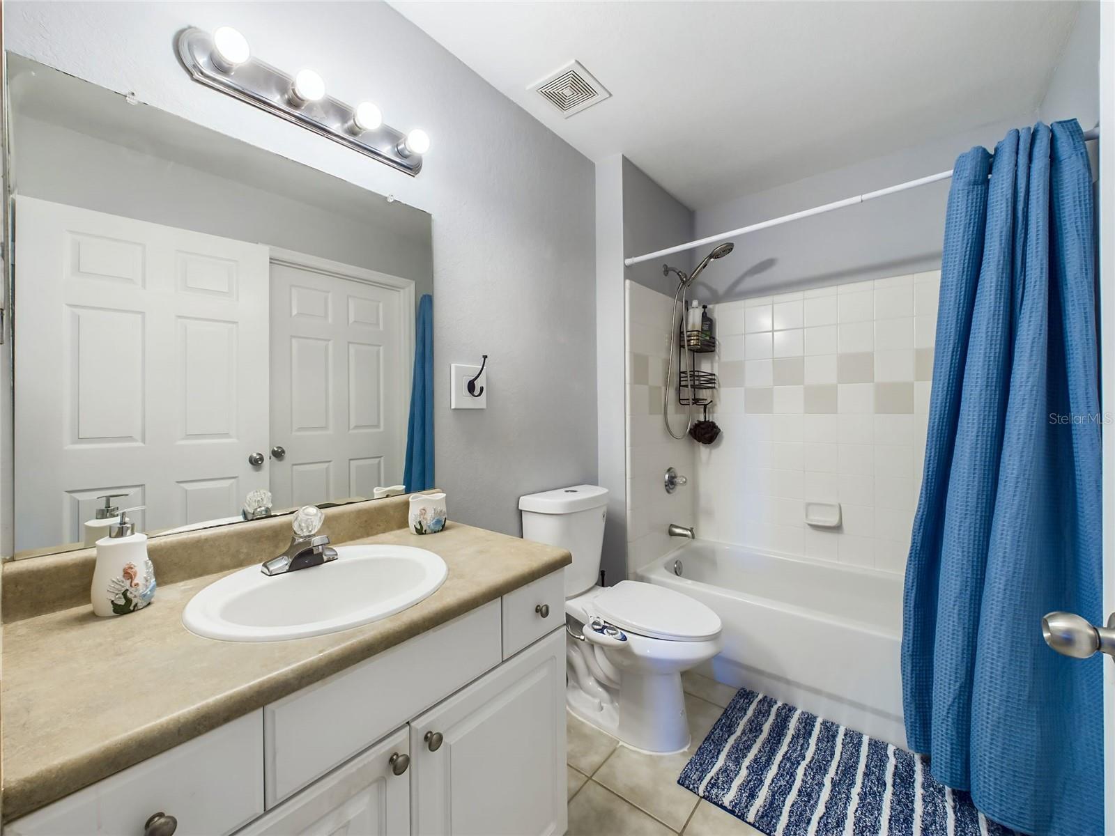 ADMIRALS WALK - Residential Lease