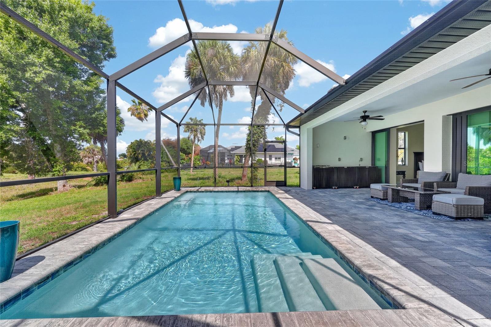 592 ROTONDA CIRCLE