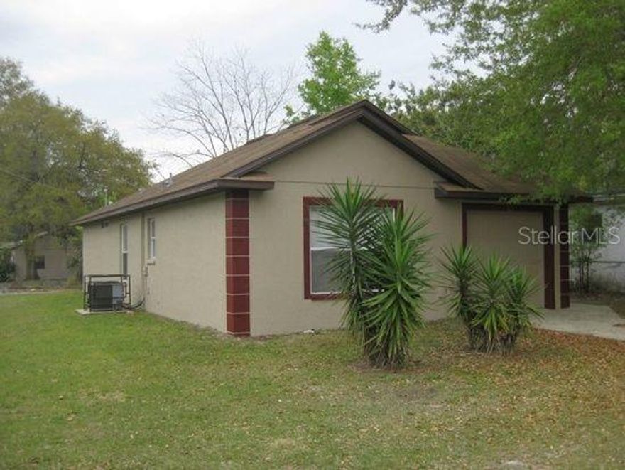 Wonderful 3 bed/ 2 bath. Great room floor plan with soaring vaulted ceilings throughout. Eat-in kitchen. Breakfast bar. Huge master suite with walk in closet. Large kitchen and nice size backyard. Fresh paint interior and exterior. All newer appliances, including oven/ range, dishwasher, and refrigerator. New water heater and new A/C. One car garage. Corner lot. Solid block construction built in 2007. No carpet, new ceramic tile floors. Close to downtown, quiet tree lined street, close to public transportation, and shopping.


Pets Not Allowed!
Tenant Liability Insurance **Required**