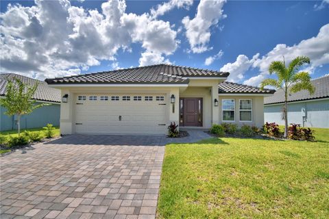 Photo of 5114 Villa Crest Way, Auburndale, FL 33823 (MLS # L4949060)
