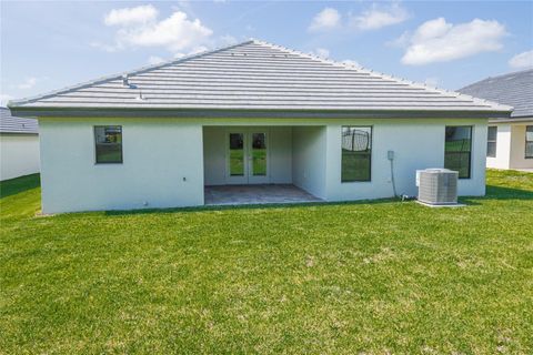 A home in AUBURNDALE