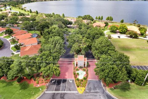 A home in WINTER HAVEN