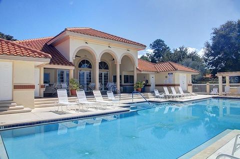 A home in WINTER HAVEN